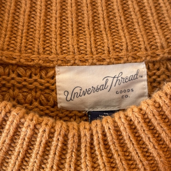 Universal Threads Sweater - Picture 4 of 4